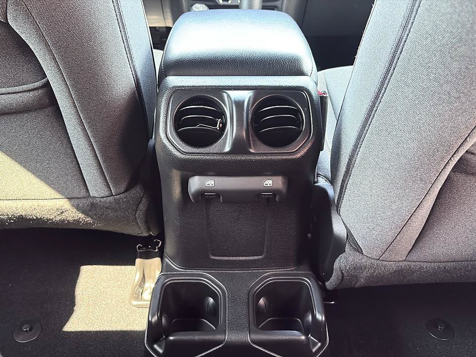Used 2024 Earl Clearcoat Jeep Sport S image 26