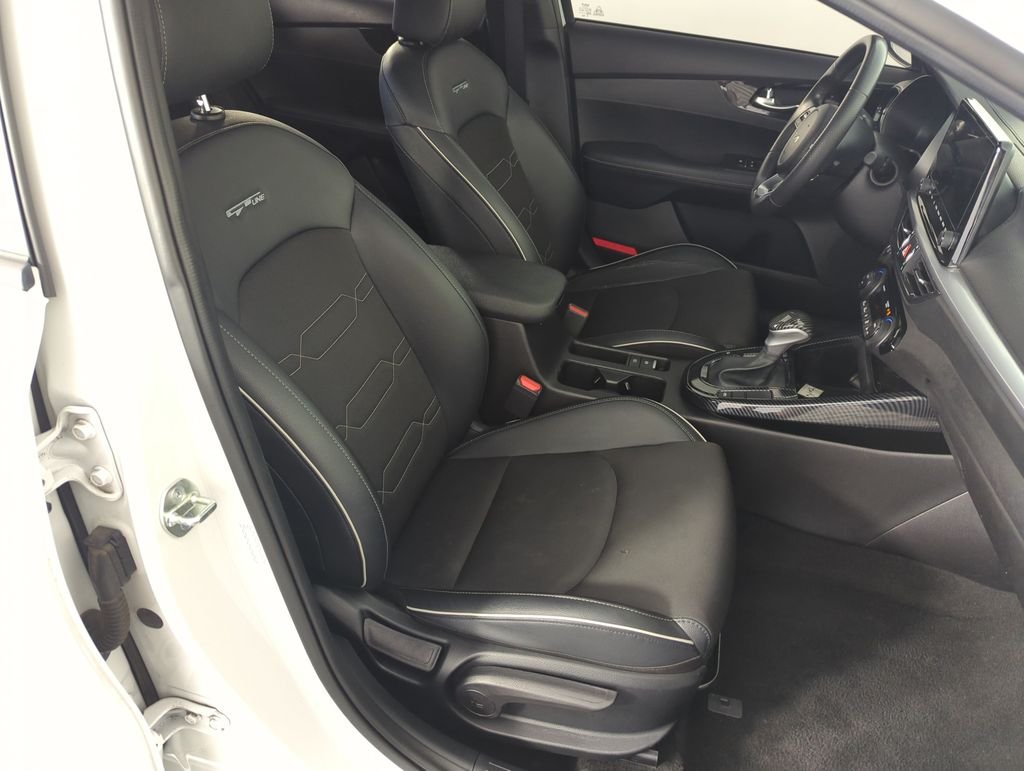 Used 2023 White Kia GT-Line image 37