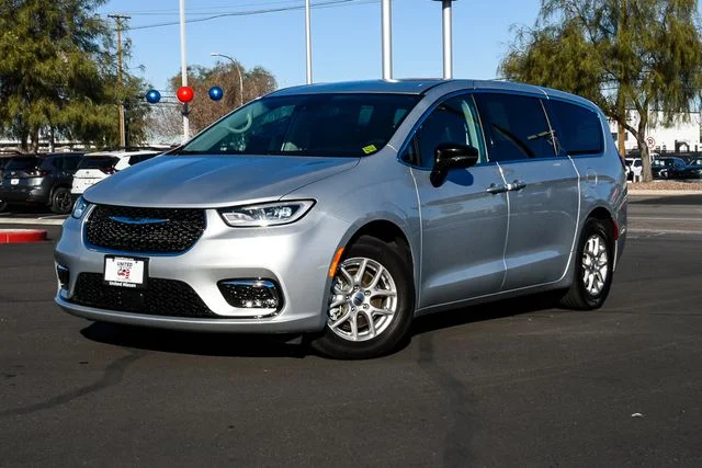 Used 2023 Silver Chrysler Touring L image 1