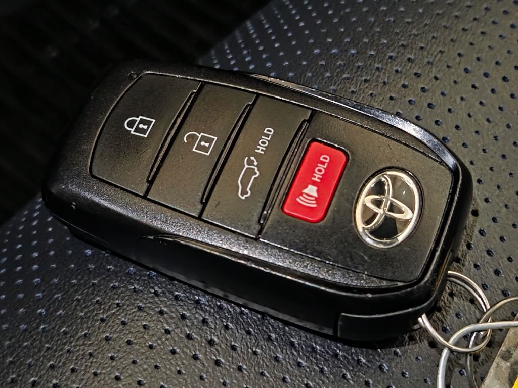 Used 2025 Silver Toyota Platinum image 36