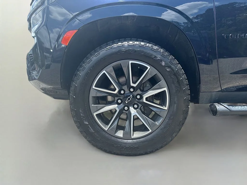 Used 2023 Blue Chevrolet Z71 image 12