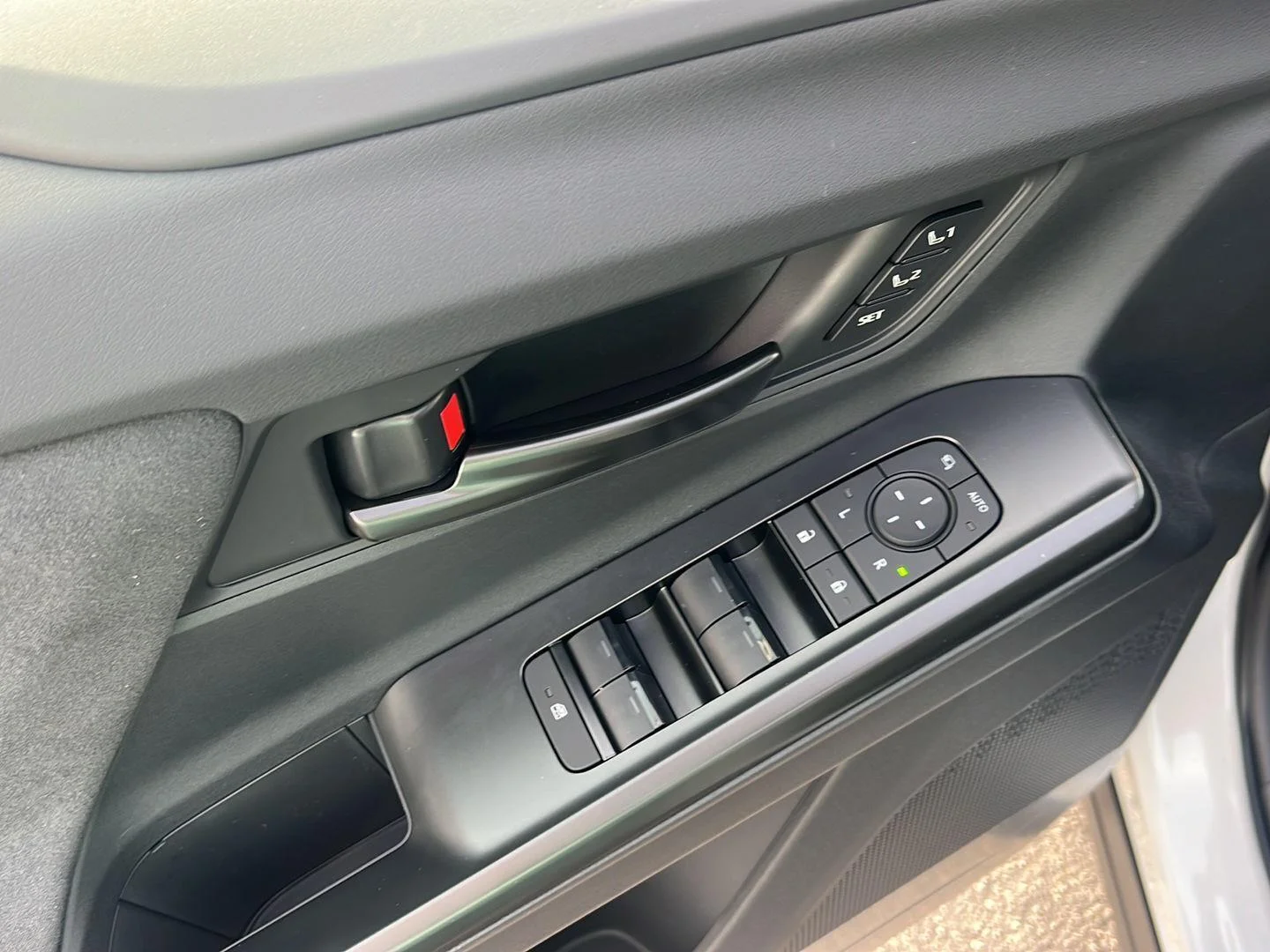New 2026 Wind Chill Pearl Toyota XSE image 31