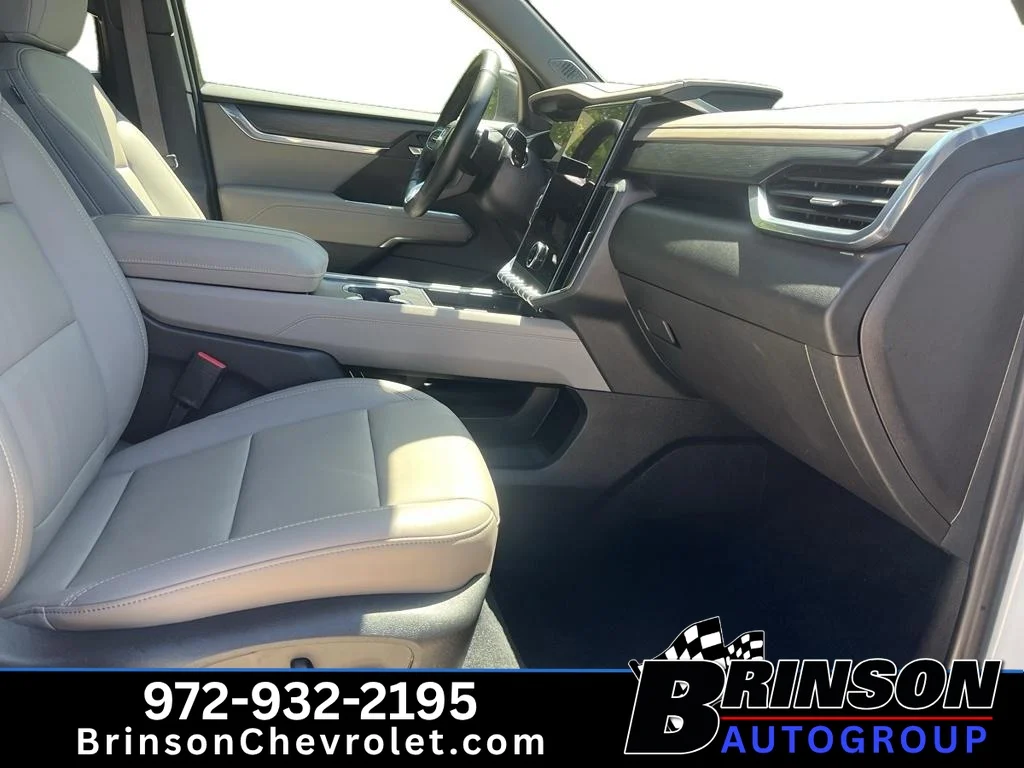 Used 2026 Summit White GMC FWD Elevation image 4