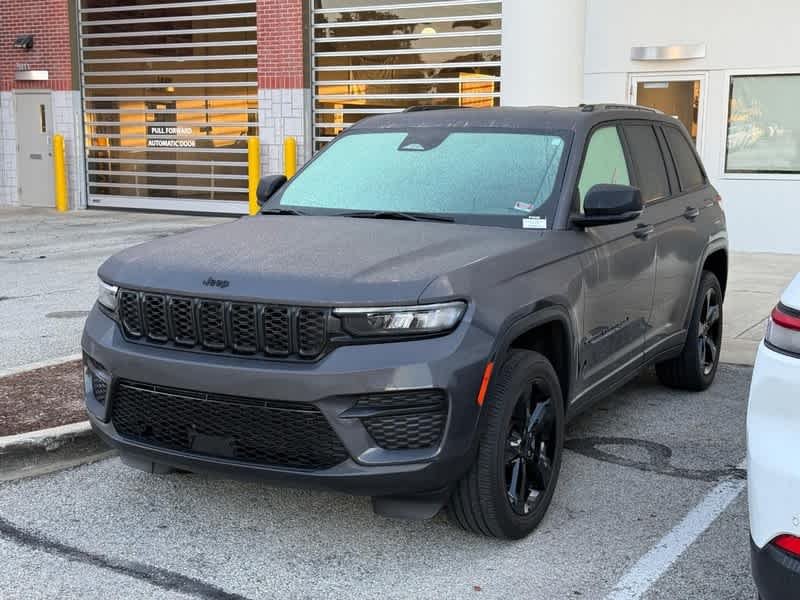 Used 2023 Baltic Gray Metallic Clearcoat Jeep Altitude X image 2