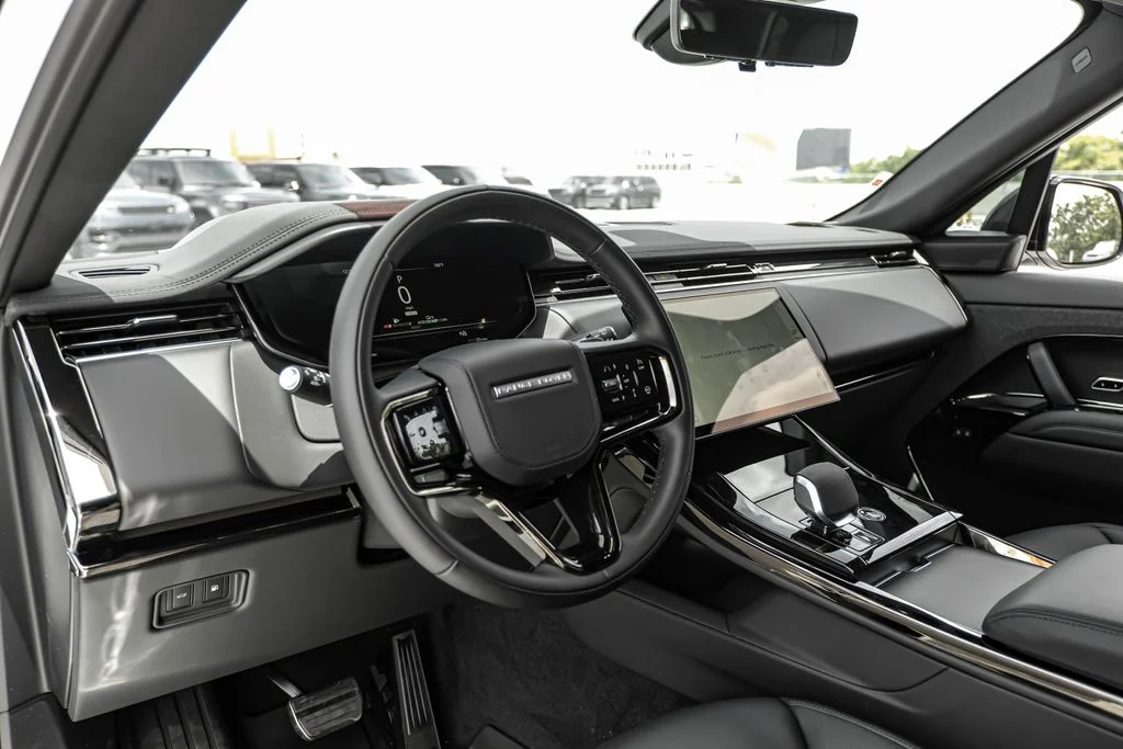 New 2026 Fuji White Land Rover Dynamic SE image 2