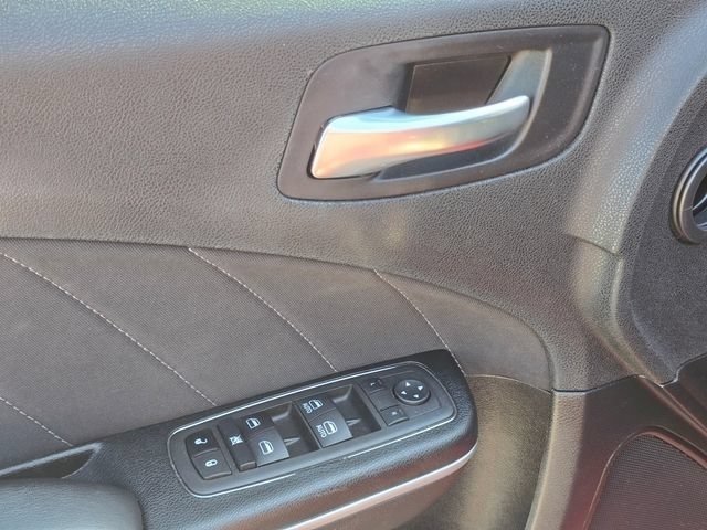 Used 2022 Torred Clearcoat Dodge SXT image 29