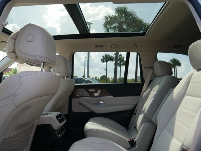 New 2026 MANUFAKTUR Moonlight White Metallic Mercedes-Benz GLS 450 image 45