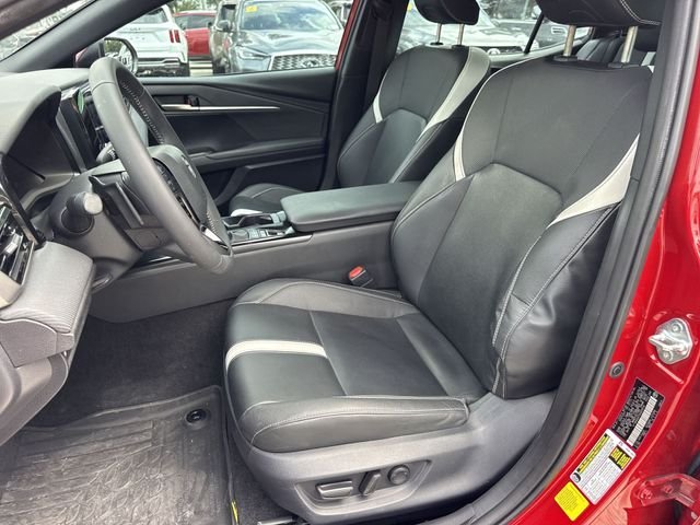 2025 Toyota Camry SE - Photo 11