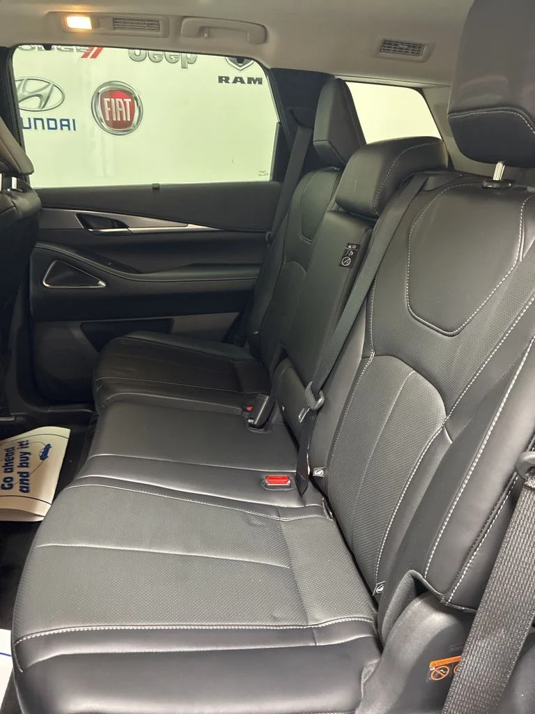Used 2023 Gray INFINITI LUXE image 25