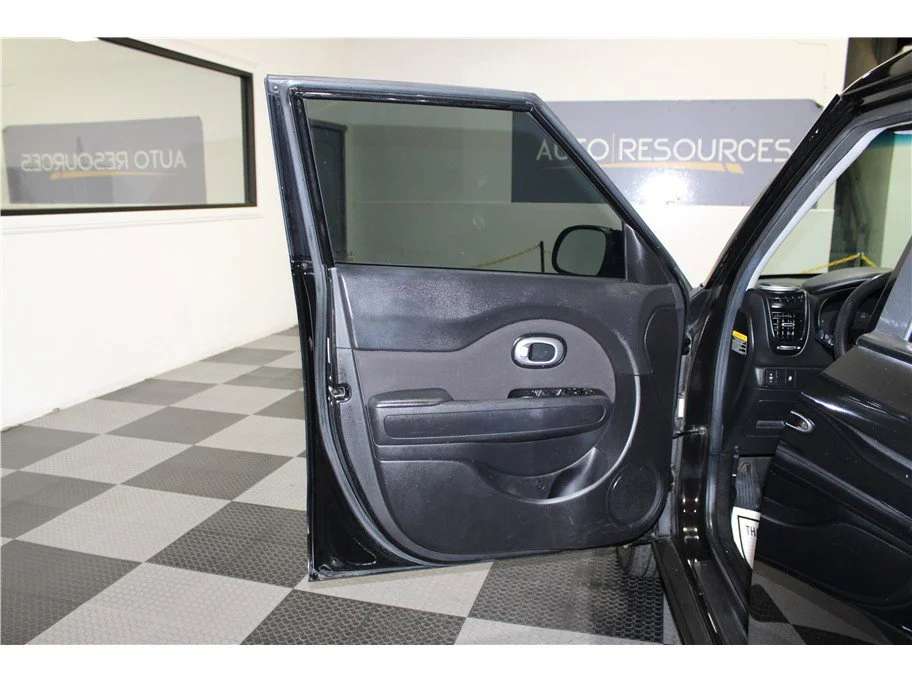 Used 2019 Shadow Black Kia + image 11