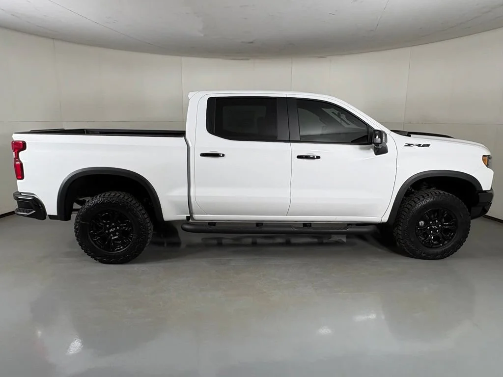 New 2026 Summit White Chevrolet ZR2 image 11