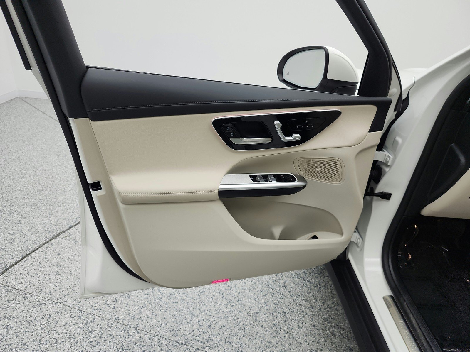 Certified Used 2024 Polar White Mercedes-Benz GLC 300 SUV image 15