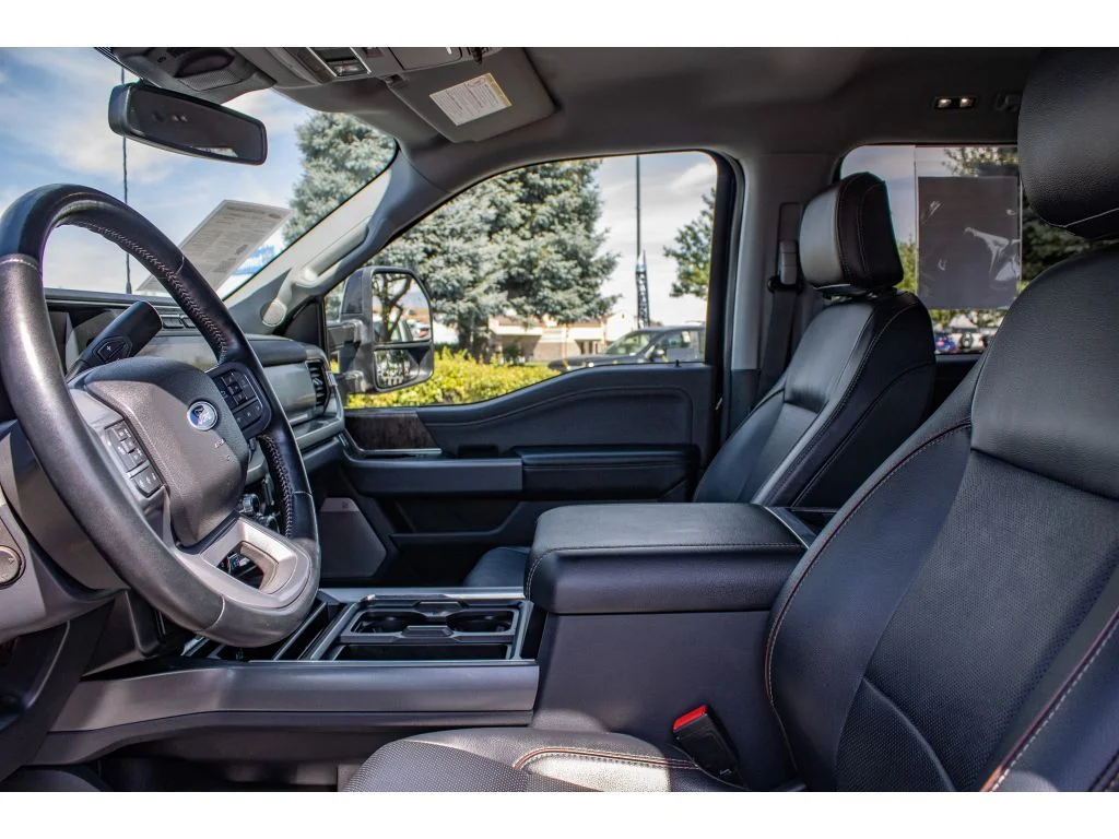 Used 2023 AGATE BLACK Ford LARIAT image 31