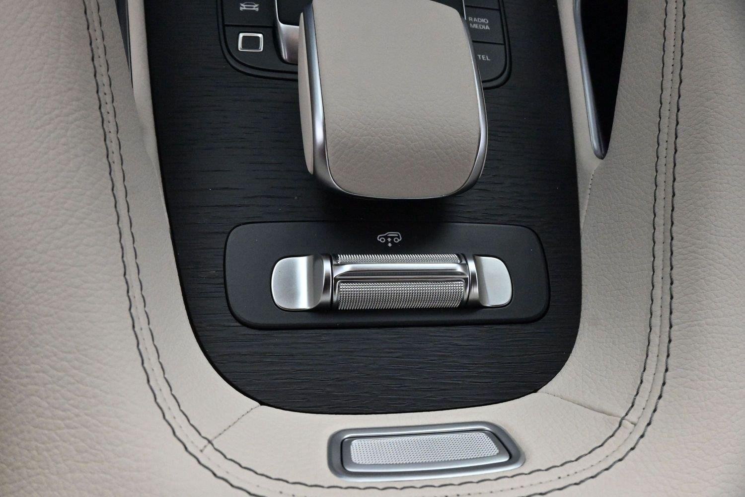 Used 2025 Polar White Mercedes-Benz GLS 450 image 31