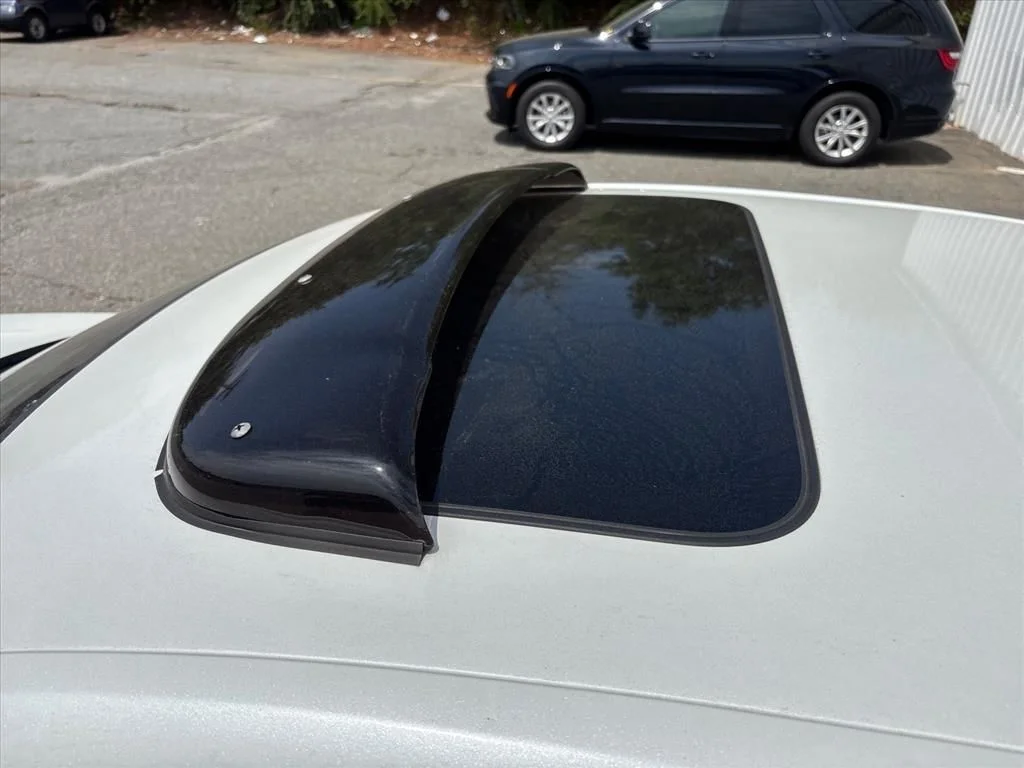 Used 2024 White Honda EX-L image 16