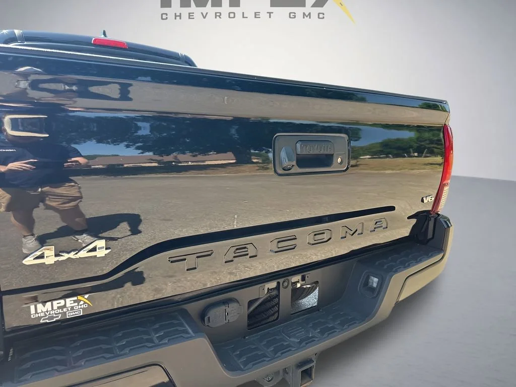 Used 2023  Toyota SR image 26