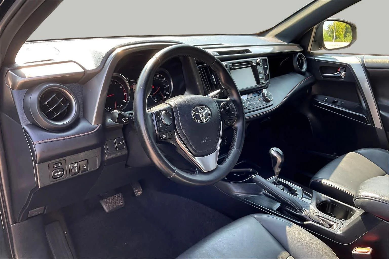 Used 2017 Galactic Aqua Mica Toyota SE image 18