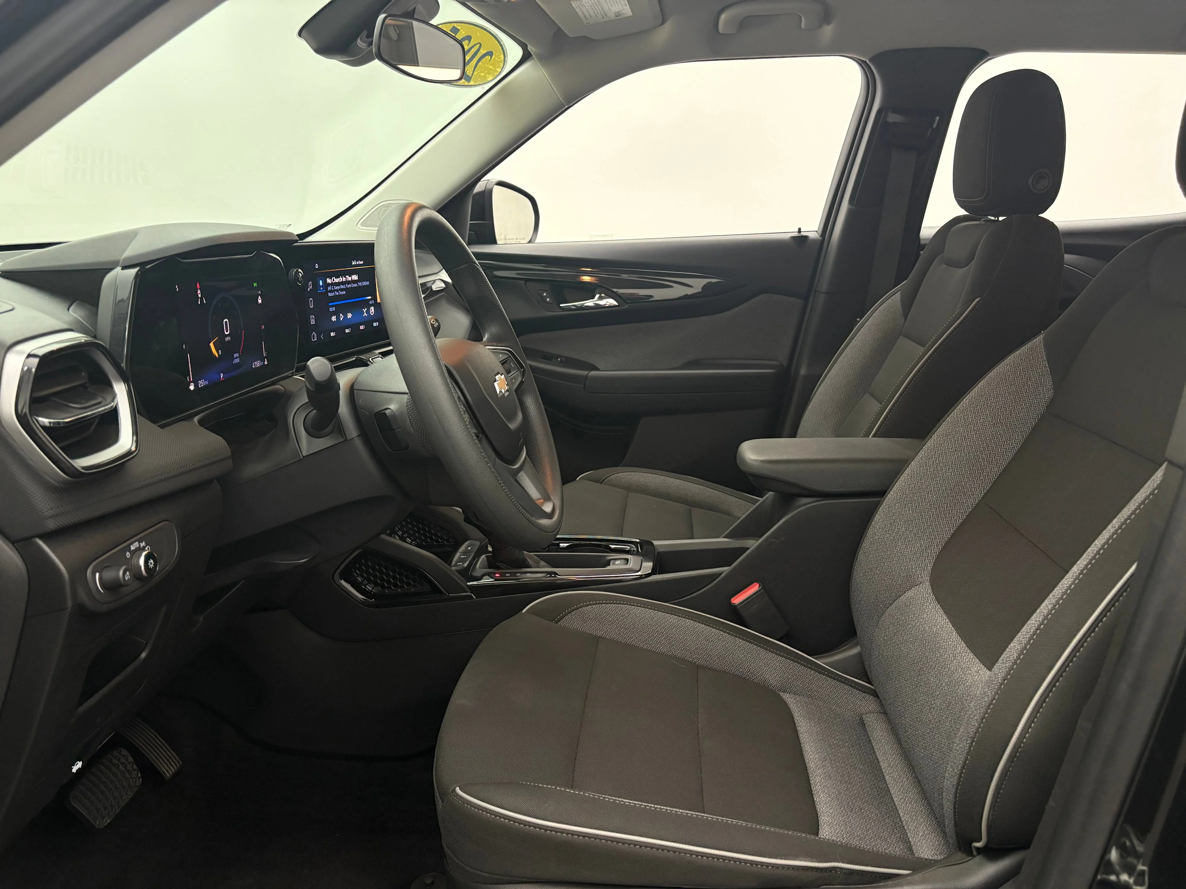 Used 2025 Mosaic Black Metallic Chevrolet LT image 15
