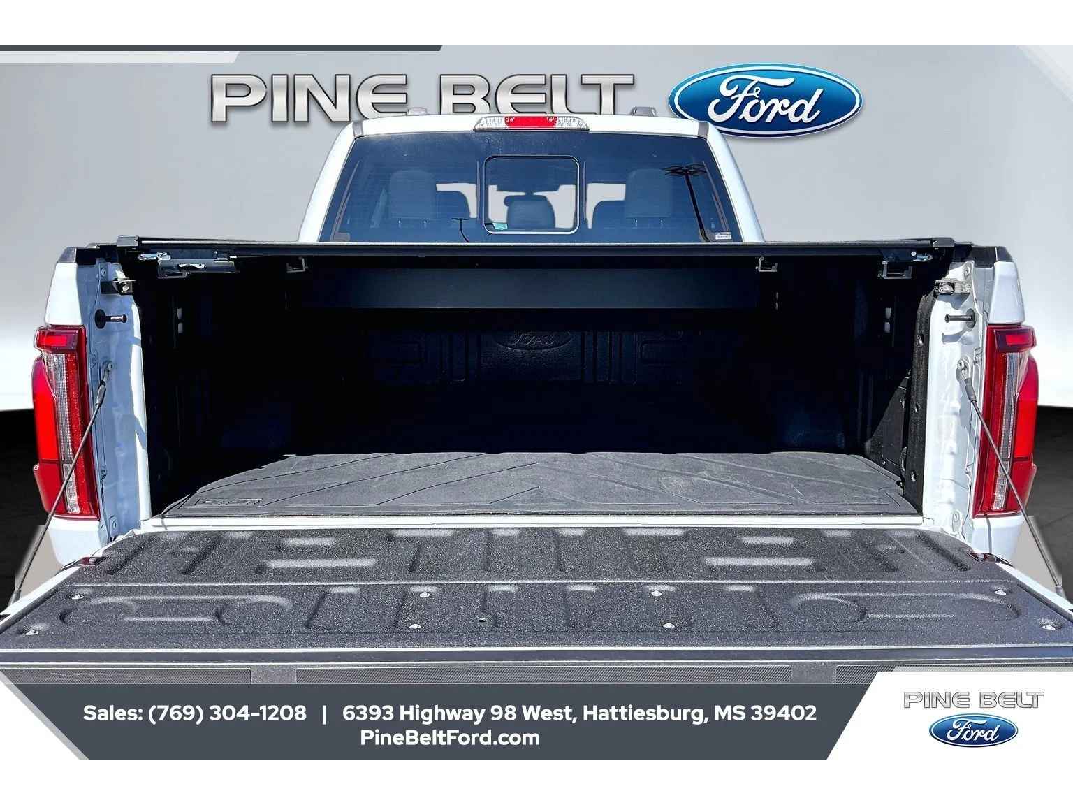 Used 2025 Space White Metallic Ford LARIAT image 12