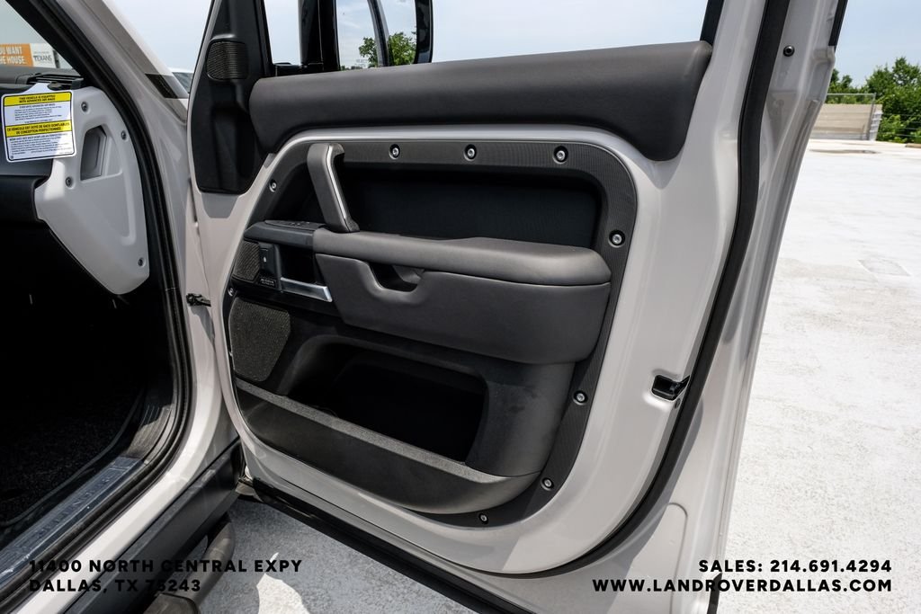 New 2026 Borasco Grey Metallic Land Rover X-Dynamic SE image 43