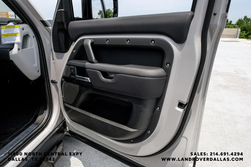 New 2026 Borasco Grey Metallic Land Rover X-Dynamic SE image 43