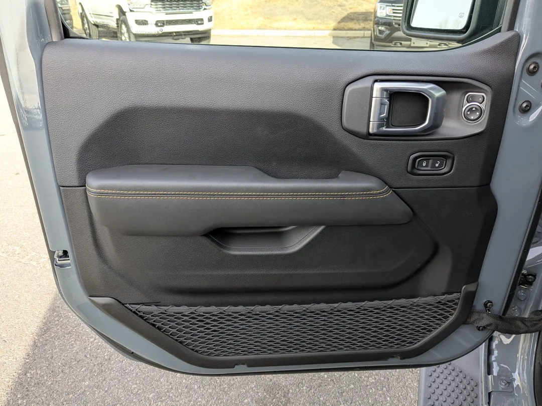 New 2026 Dark blue Jeep Sahara - - 4x4 - McKinley Leather - Body-Color Top - Alpine Audio - Remote Start & More! image 12