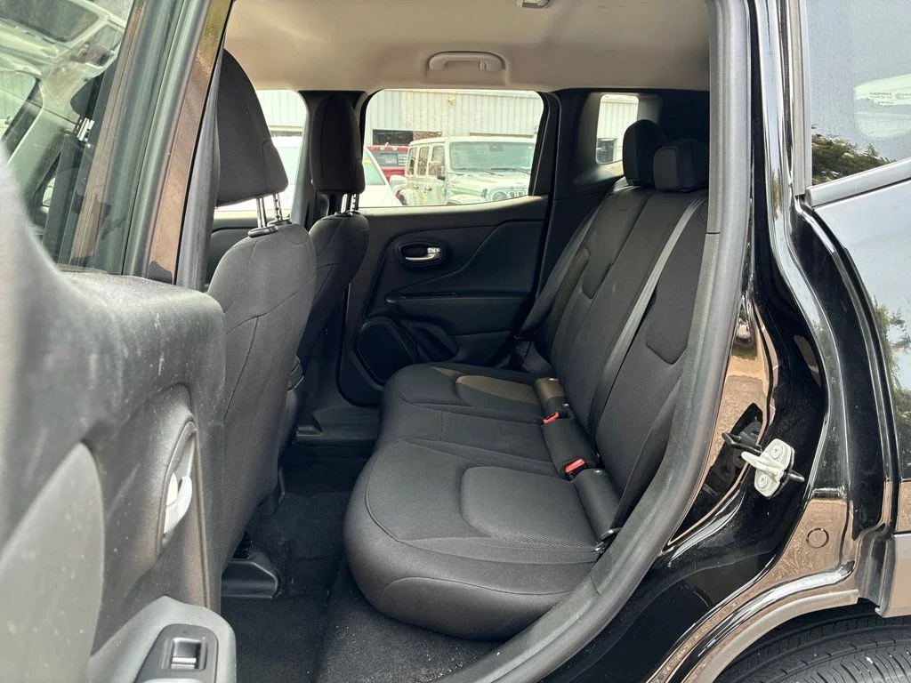 Used 2023 Black Jeep Latitude image 21