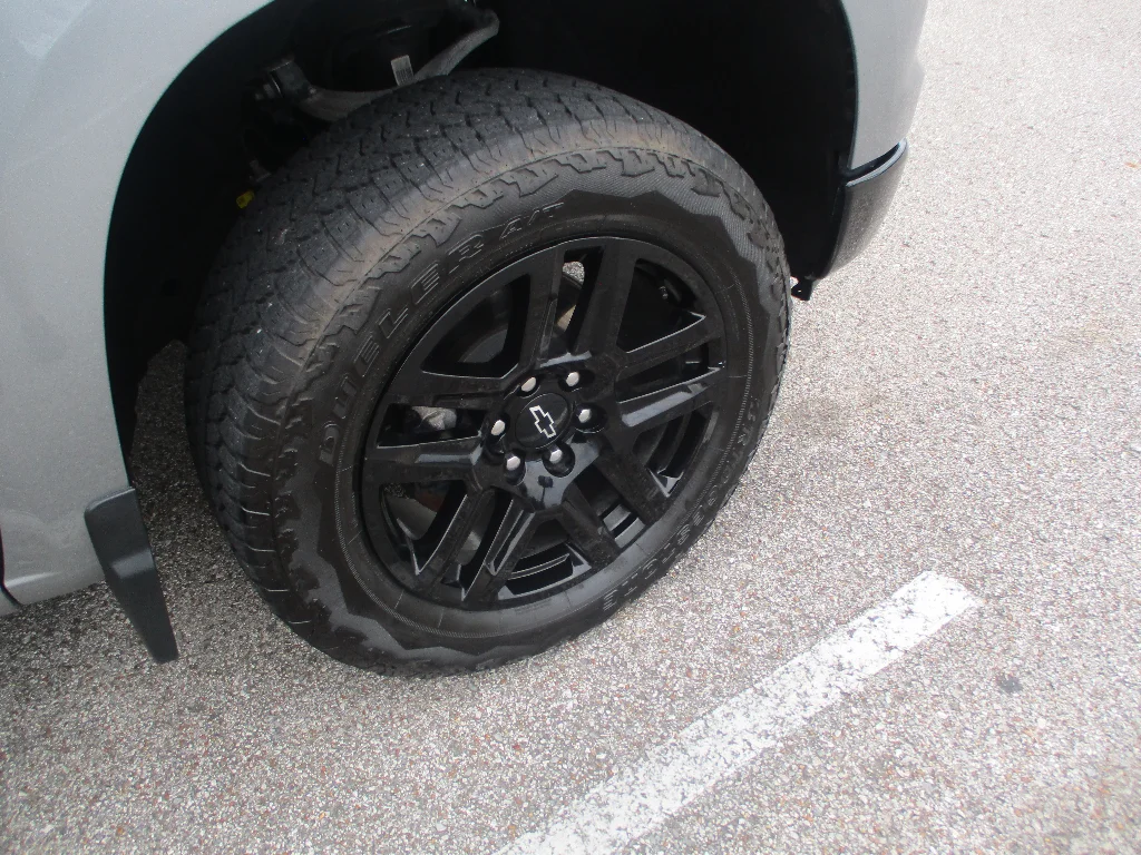 Used 2024 STERLING GRAY METALLIC Chevrolet LT Trail Boss image 21
