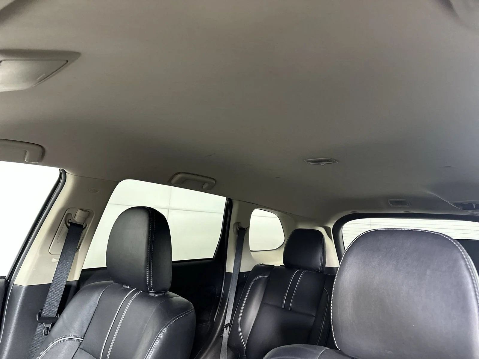 Used 2018 Black Mitsubishi SEL image 22