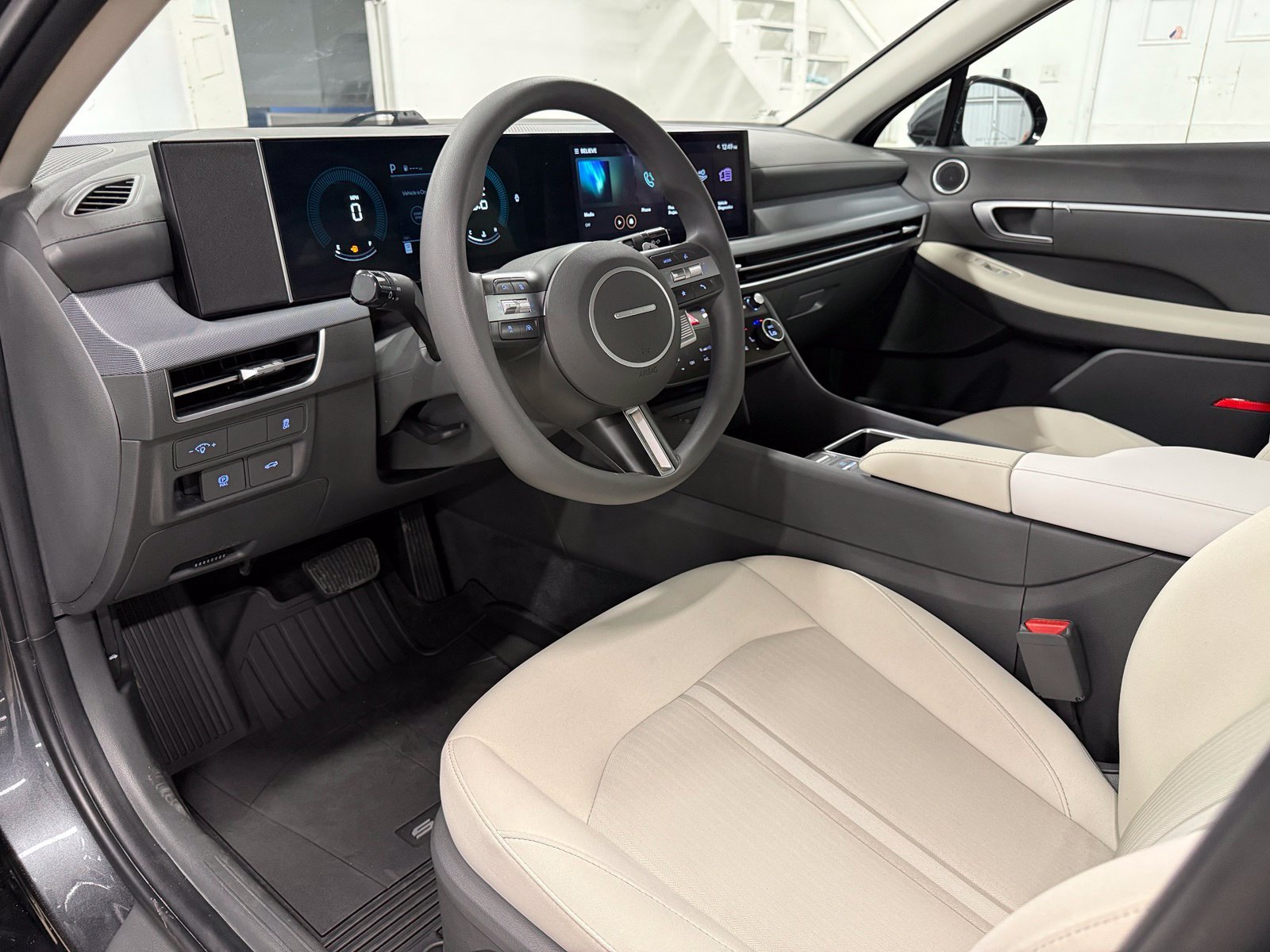 Used 2024 Gray Hyundai SEL image 17