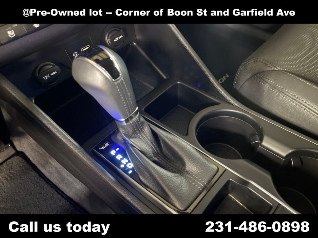 Used 2017 Silver Hyundai Limited image 25