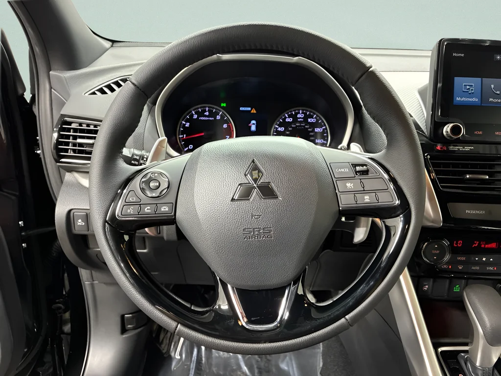 New 2026 Labrador Black Pearl Mitsubishi SEL image 6