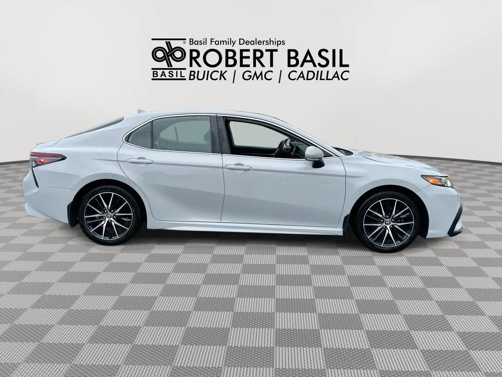 Used 2024  Toyota SE image 9