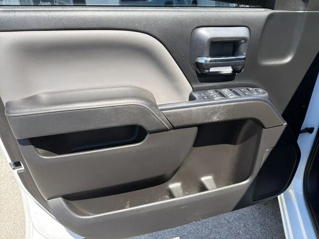 Used 2015 White GMC Base image 24
