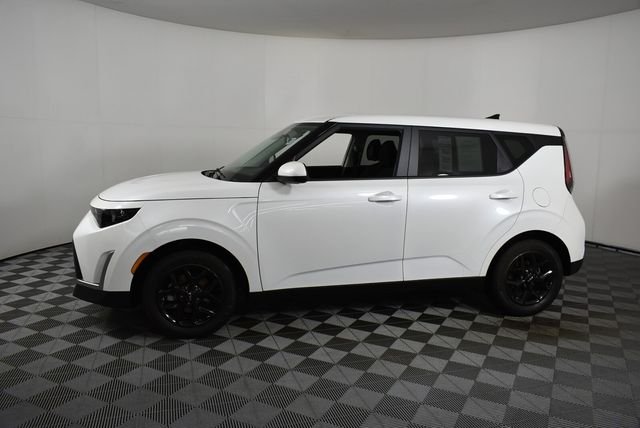 Used 2024 White Kia LX image 4