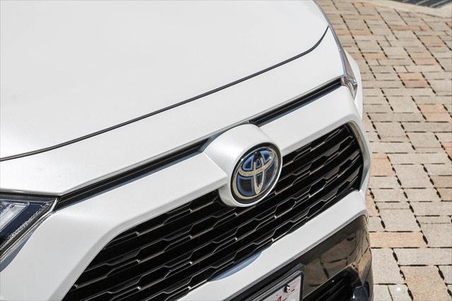 Certified Used 2024 MID BLK/WIND CHILL Toyota  image 5