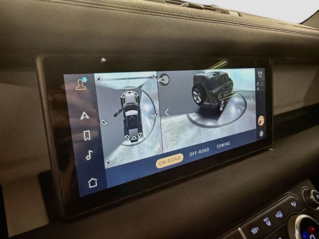 Used 2021  Land Rover SE image 15