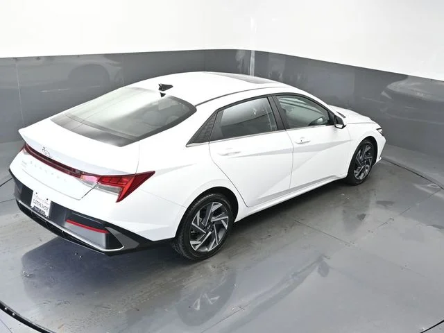 Used 2025 White Hyundai SEL Convenience image 53