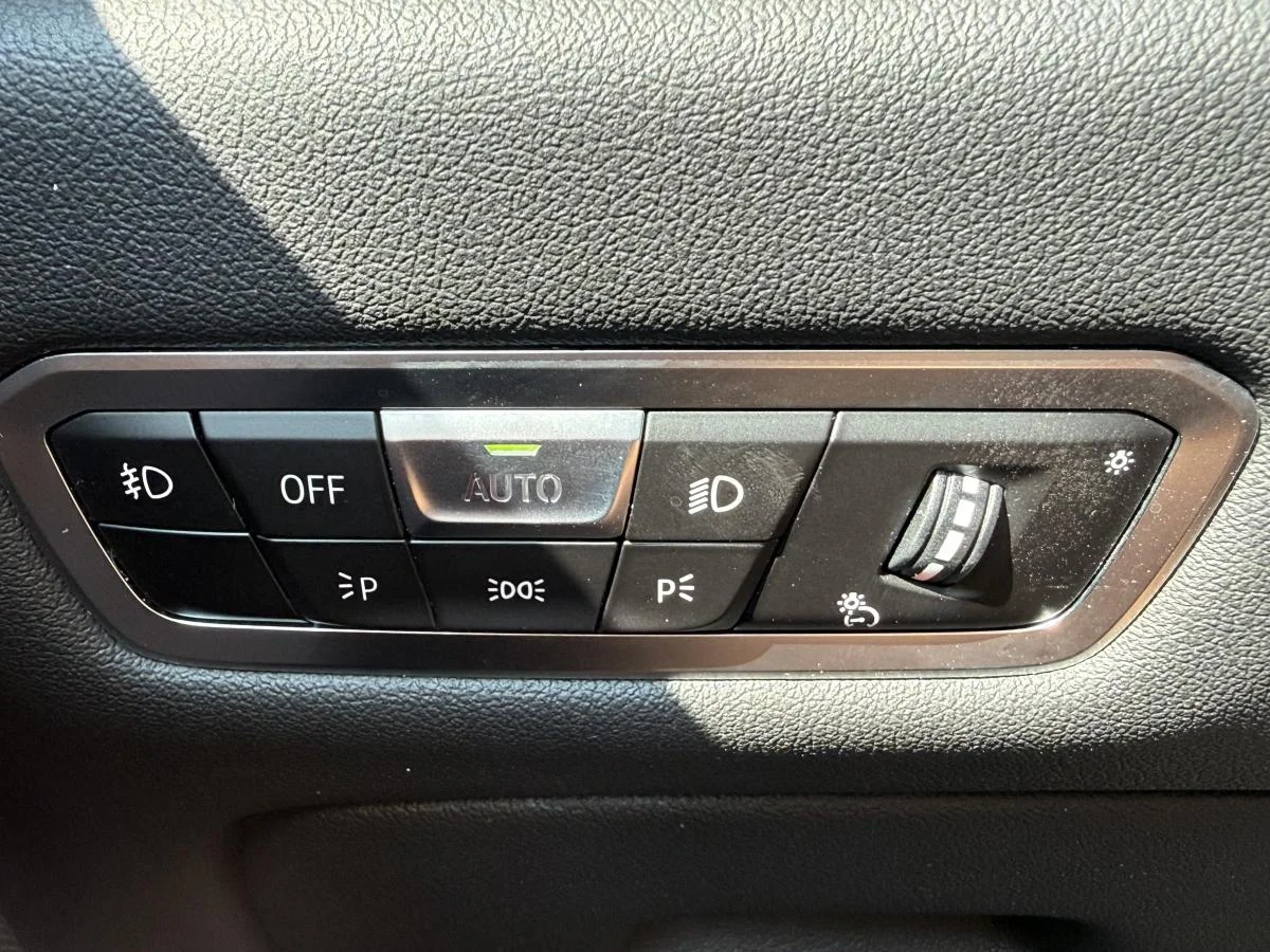 Used 2019 Black BMW xDrive50i Sports Activity Vehicle image 32
