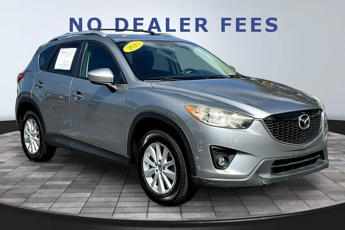 Used 2013  Mazda Touring image 3