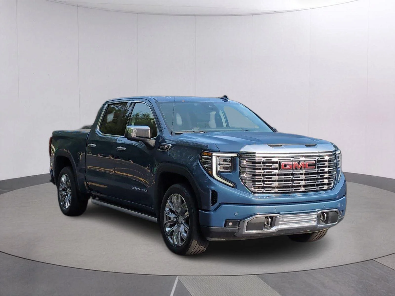 Used 2025 Downpour Metallic GMC Denali image 7