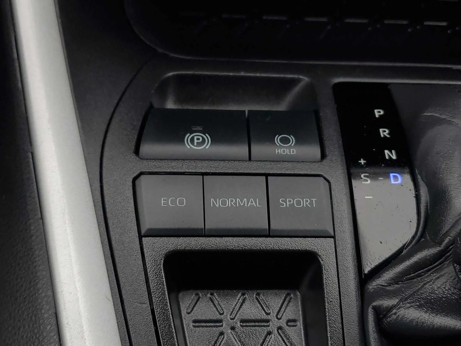 Used 2024 Silver Sky Metallic Toyota XLE image 27