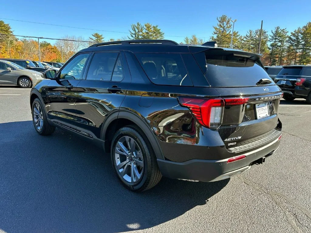 Used 2026 Black Metallic Ford Active image 5