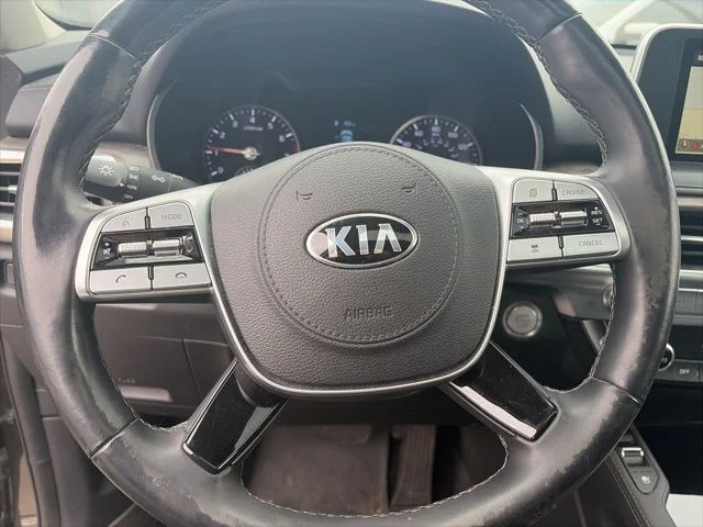 Used 2020 Green Kia EX image 19
