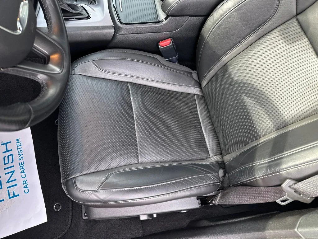 Used 2021 Triple Nickel Clearcoat Dodge SXT image 24