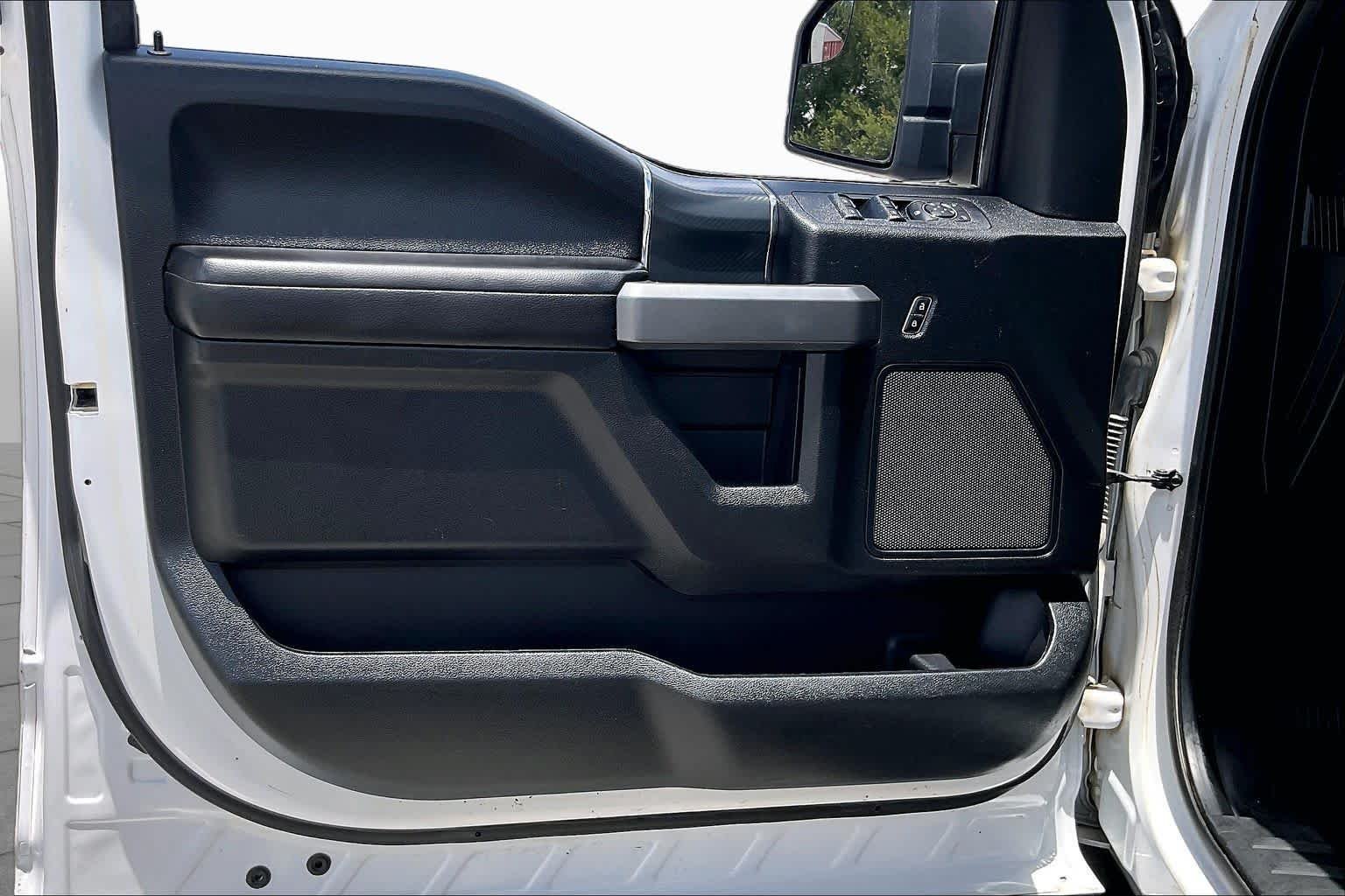 Used 2018 Oxford White Ford XLT image 22