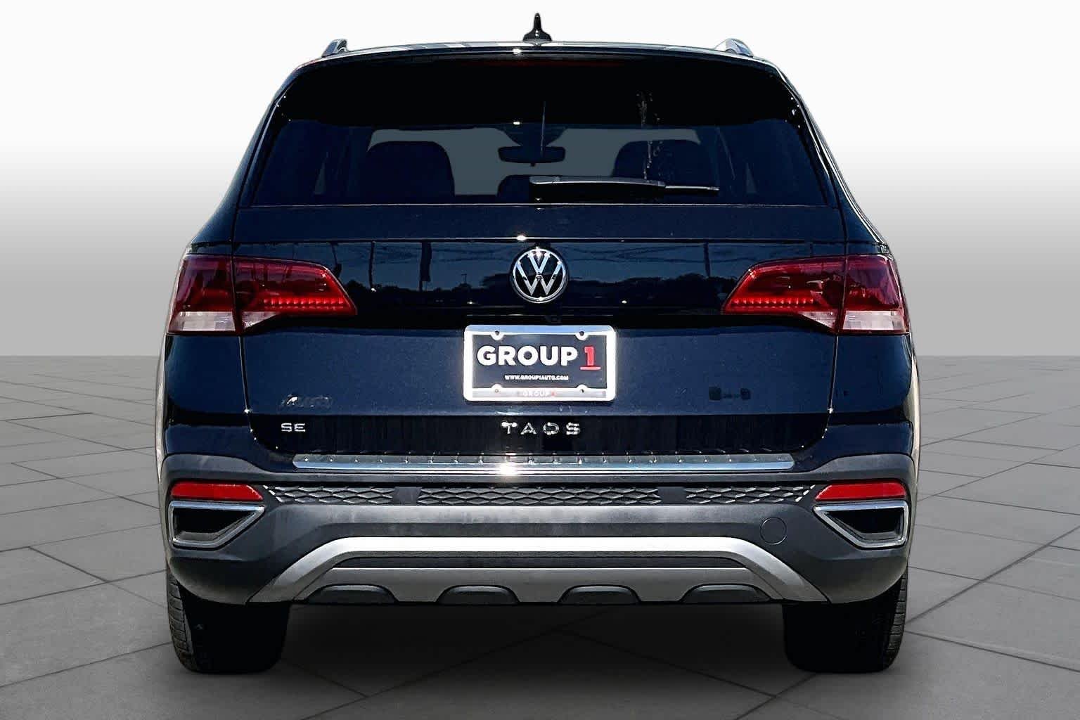 Used 2023 Deep Black Pearl Volkswagen SE image 5