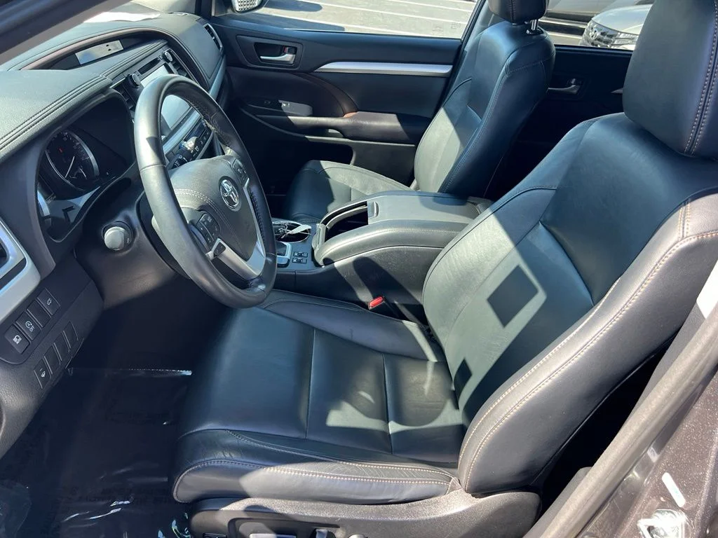 Used 2017 Predawn Gray Mica Toyota XLE image 12