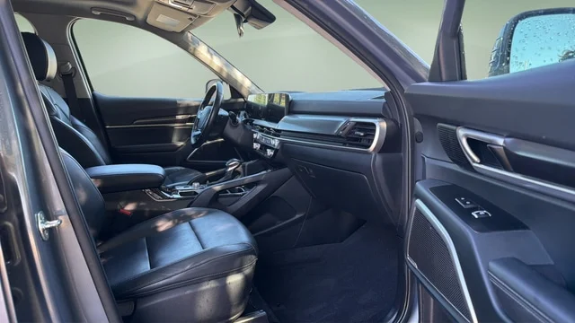 Used 2025 Everlasting Silver Kia S image 14