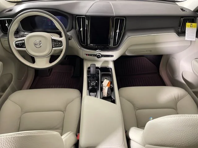 Certified Used 2025 Crystal White Volvo Core image 41